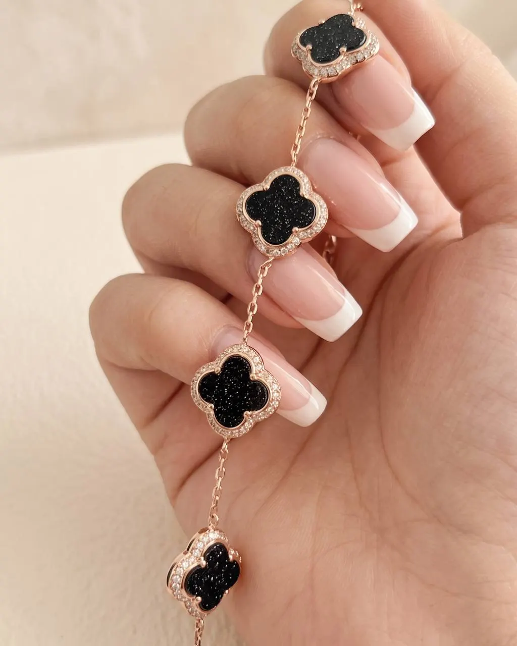 Срібний набір у позолоті «Ніч Каїра» - браслет і сережки з конюшиною | QueenWay 2
